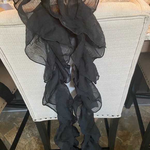 Thin frilly scarf- light weight - Picture 3 of 5